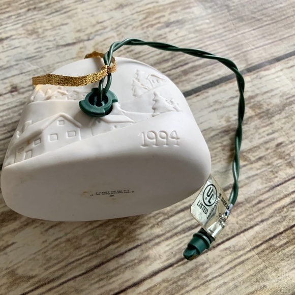 🌿HALLMARK PEACEFUL VILLAGE ORNAMENT - Picture 6 of 7